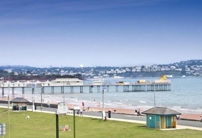 ホテル The Briars