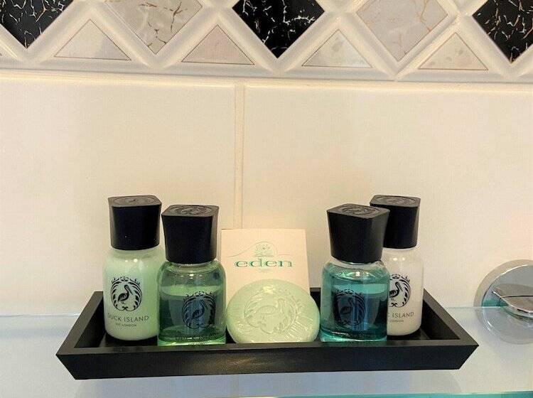 ホテル The Briars