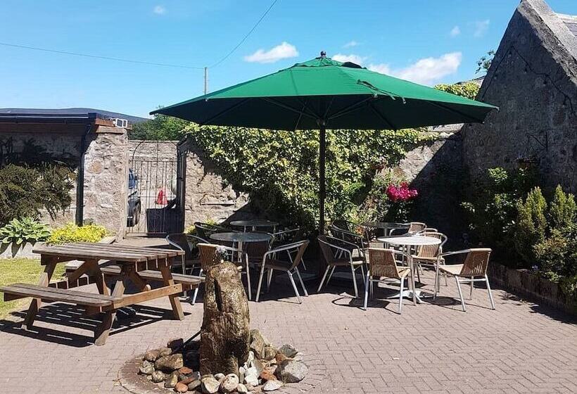 בית מלון כפרי The Commercial