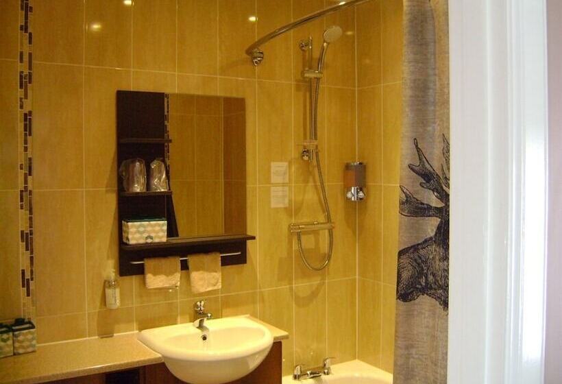 בית מלון כפרי The Commercial