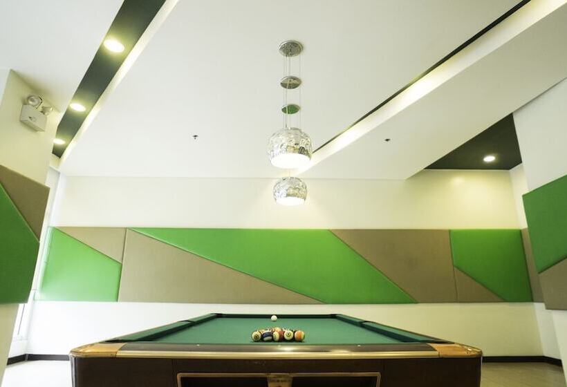 هتل The Exchange Regency Residence