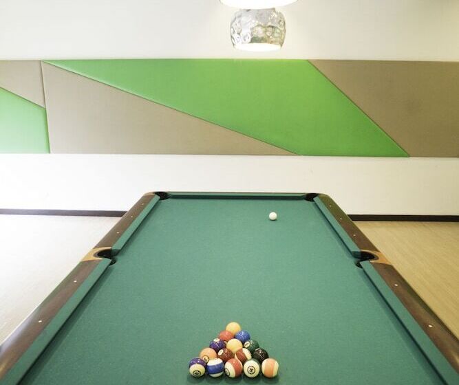 هتل The Exchange Regency Residence