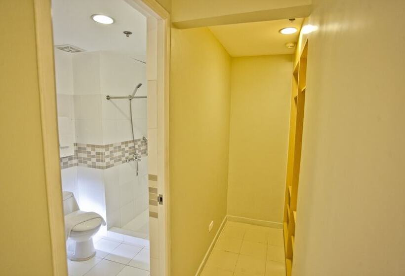 هتل The Exchange Regency Residence