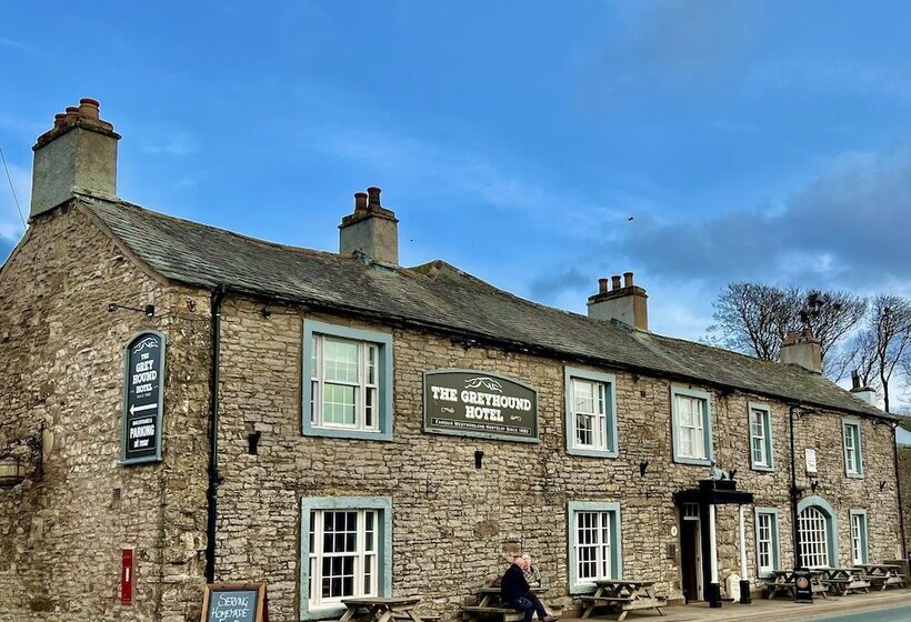 Отель The Greyhound