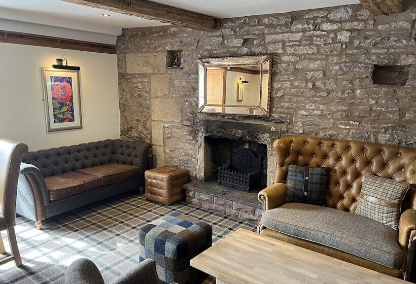 Отель The Greyhound