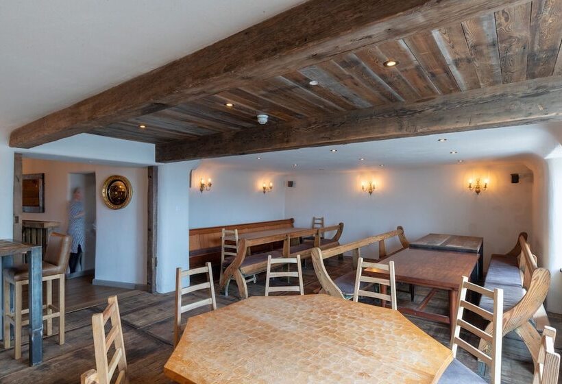 酒店 The Greyhound