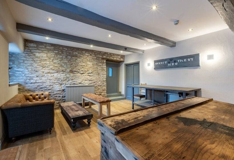 酒店 The Greyhound