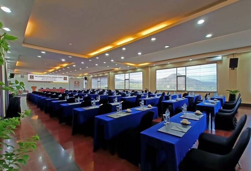 Отель The Jayakarta Suites Komodo Flores