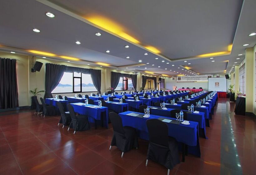 هتل The Jayakarta Suites Komodo Flores