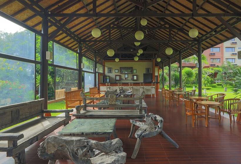 Отель The Jayakarta Suites Komodo Flores