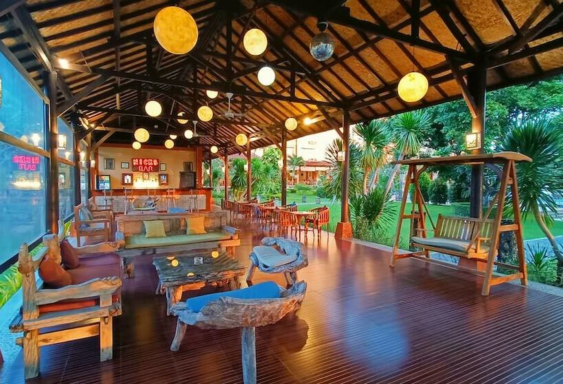 Отель The Jayakarta Suites Komodo Flores