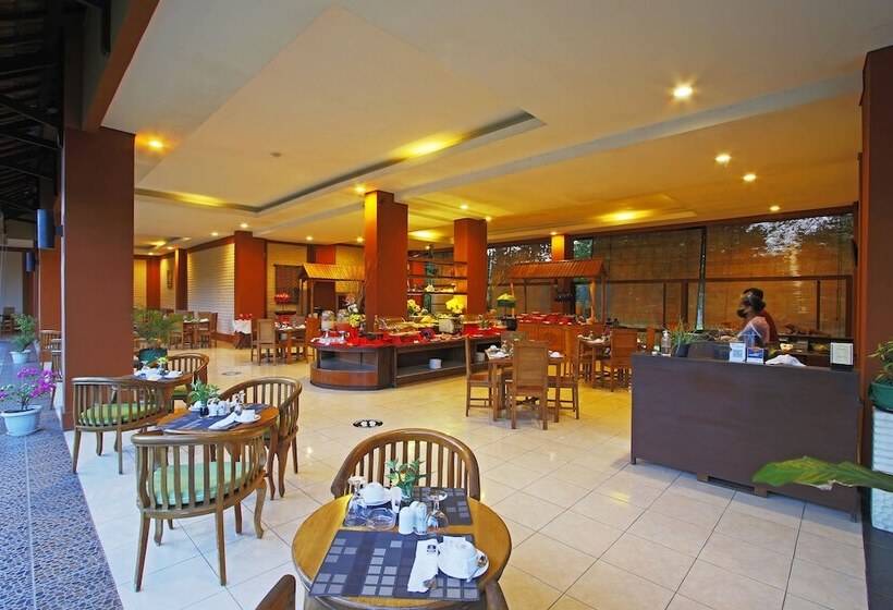 Отель The Jayakarta Suites Komodo Flores