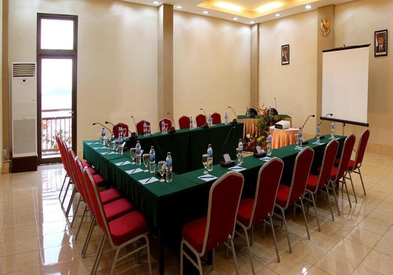 هتل The Jayakarta Suites Komodo Flores