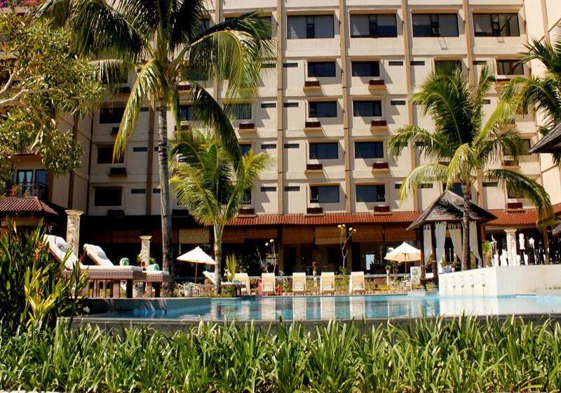 Отель The Jayakarta Suites Komodo Flores