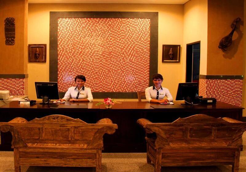 Отель The Jayakarta Suites Komodo Flores