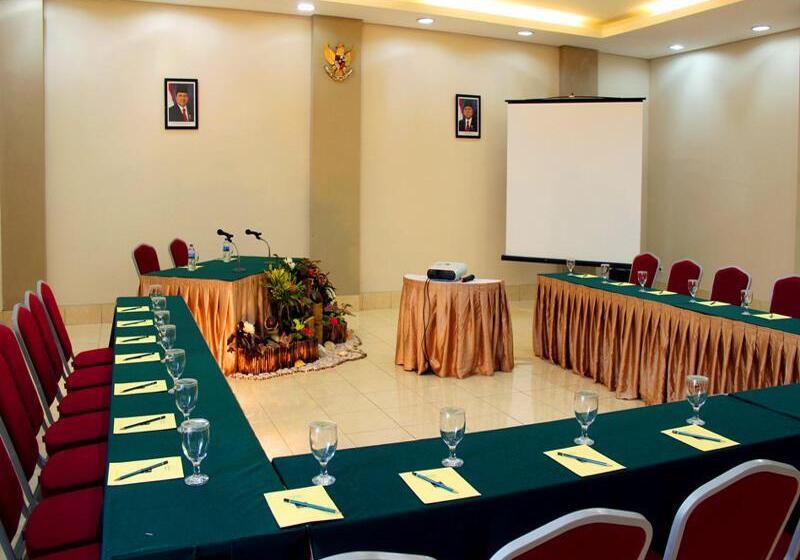 Отель The Jayakarta Suites Komodo Flores