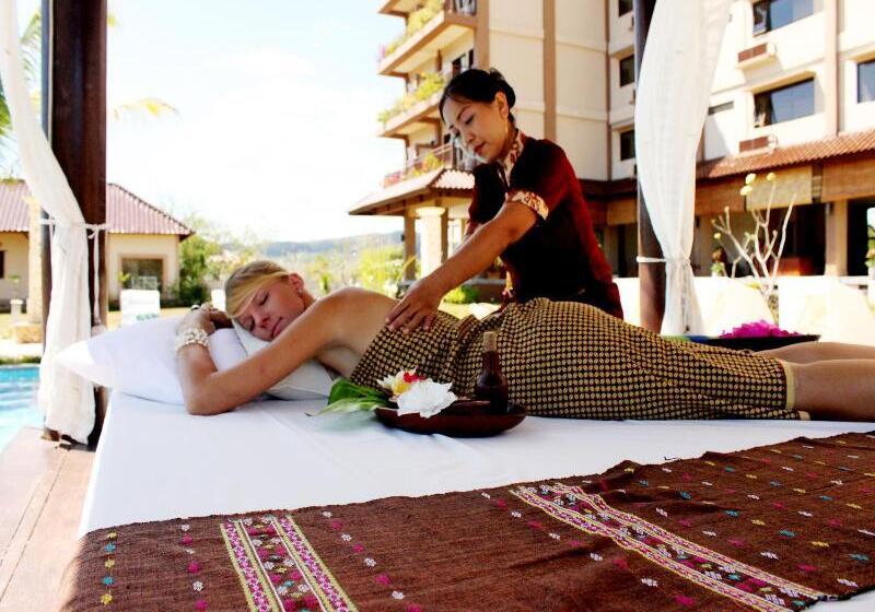 Отель The Jayakarta Suites Komodo Flores