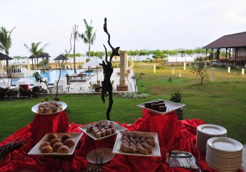 Отель The Jayakarta Suites Komodo Flores