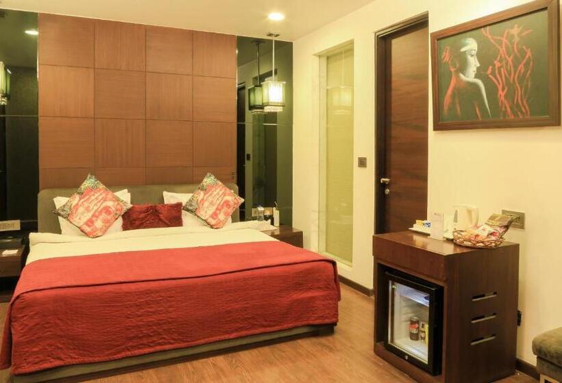 Отель The Nanee Suites