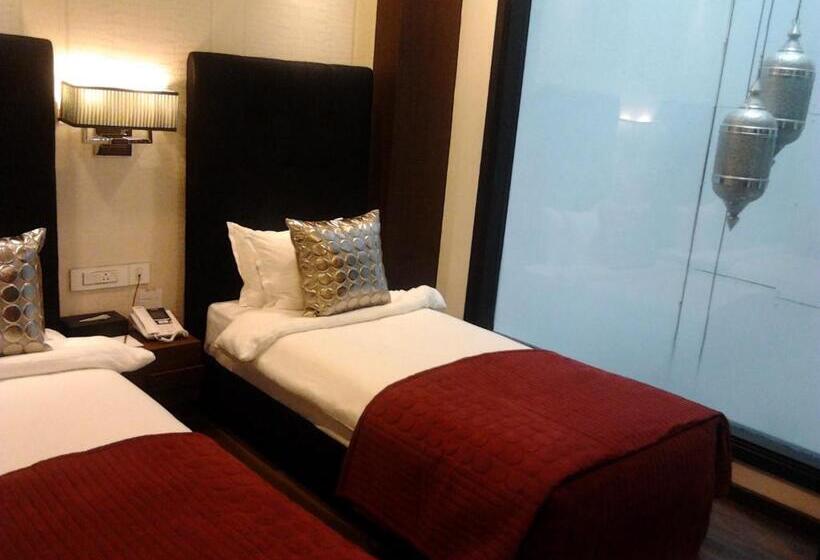 Отель The Nanee Suites