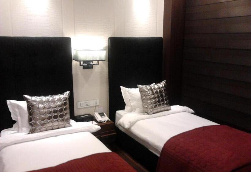 Отель The Nanee Suites