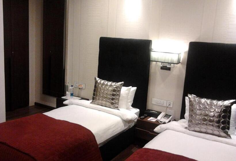 Отель The Nanee Suites