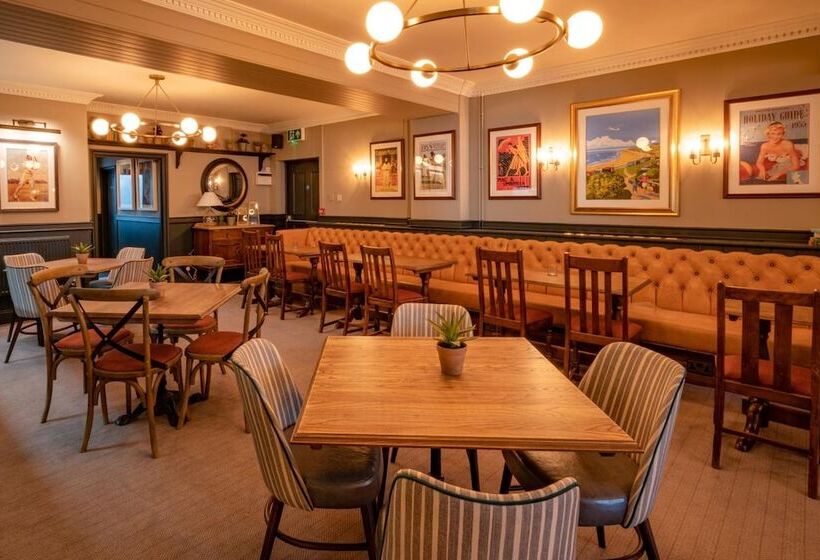 Отель The Pavilion Arms