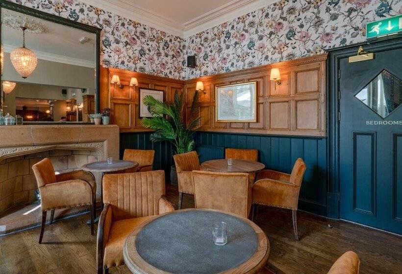 Отель The Pavilion Arms