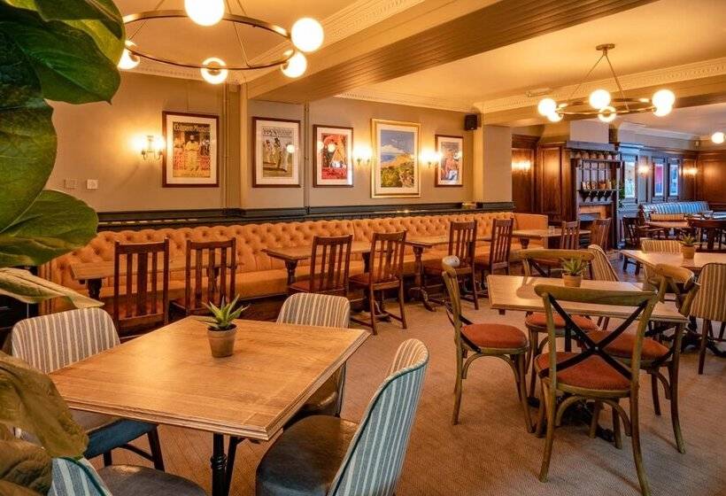 Отель The Pavilion Arms