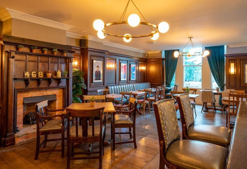 Отель The Pavilion Arms