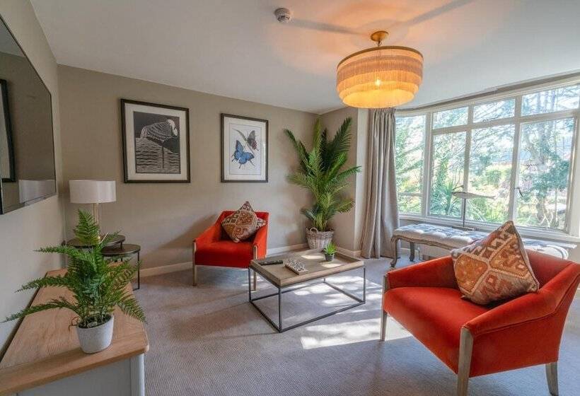 Отель The Pavilion Arms