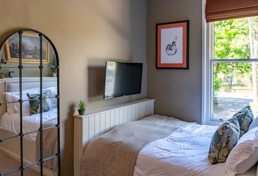 Отель The Pavilion Arms