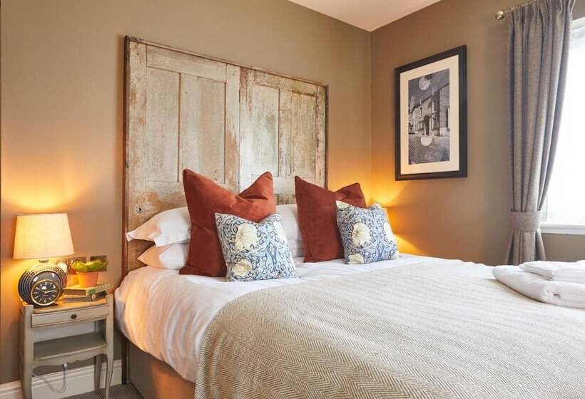 Отель The Pavilion Arms