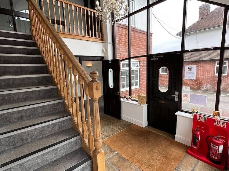 Отель The Pheasant Bar & Restaurant