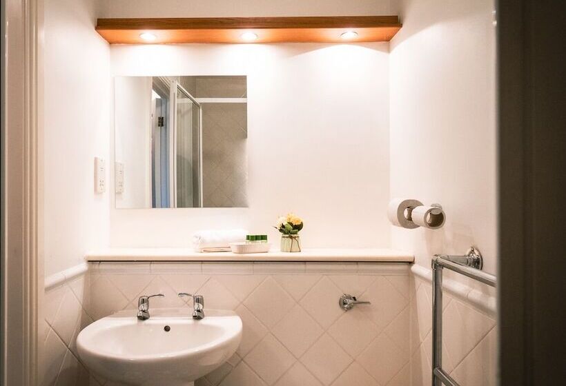 Отель The Pheasant Bar & Restaurant