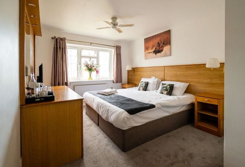 Отель The Pheasant Bar & Restaurant