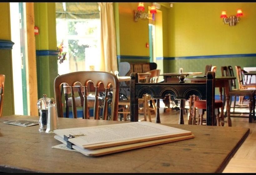 ホテル The Roebuck Inn