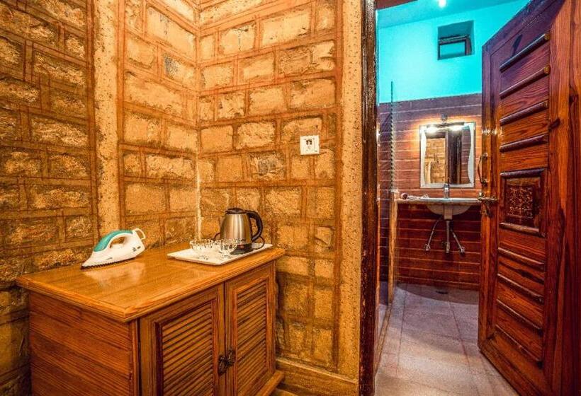 هتل The Silk Route