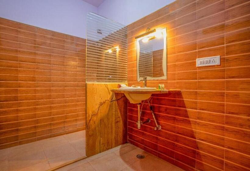 هتل The Silk Route