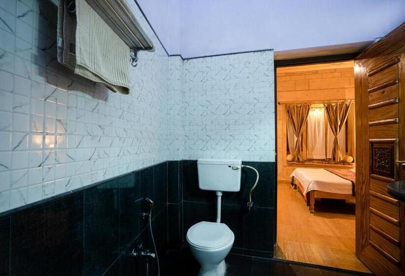 هتل The Silk Route