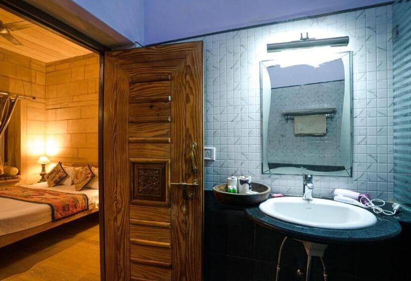 هتل The Silk Route