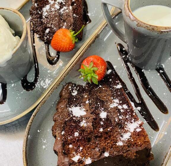 Отель The Yew Tree At Longhope