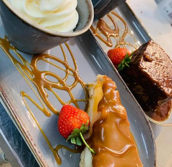 Отель The Yew Tree At Longhope