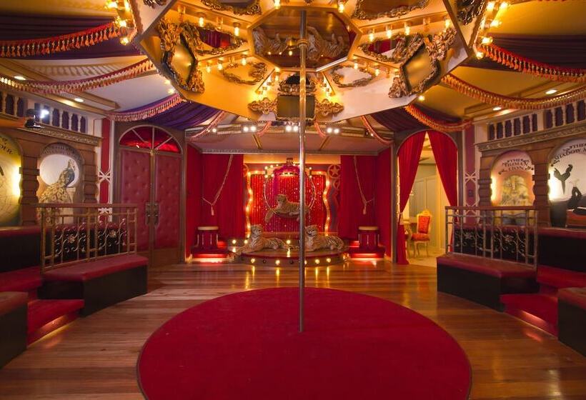 هتل Victoria Court Suites   Pasig