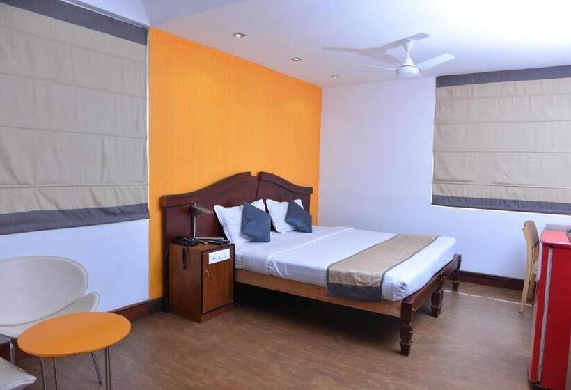 هتل Westwood Riverside