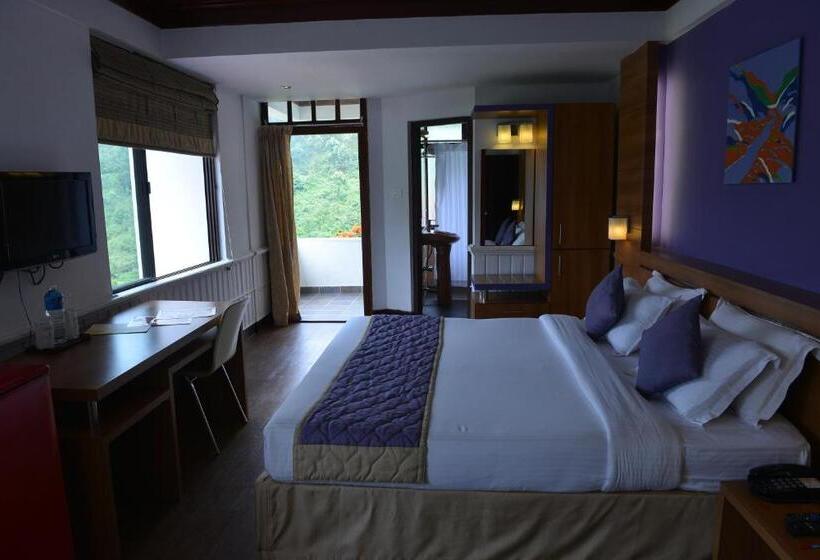 هتل Westwood Riverside