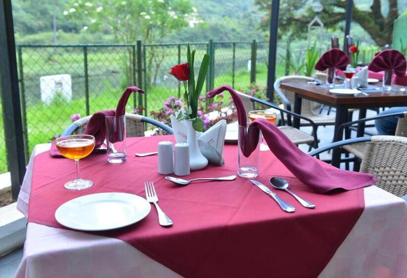 هتل Westwood Riverside