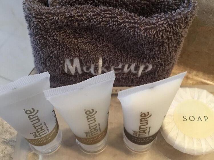 モーテル Emerald Spa Motor Inn