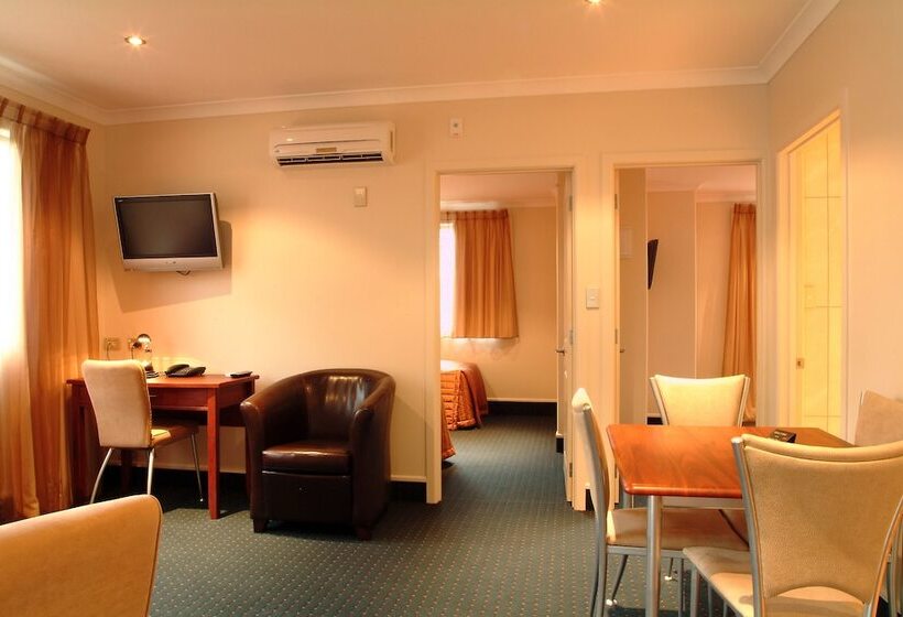 モーテル Emerald Spa Motor Inn