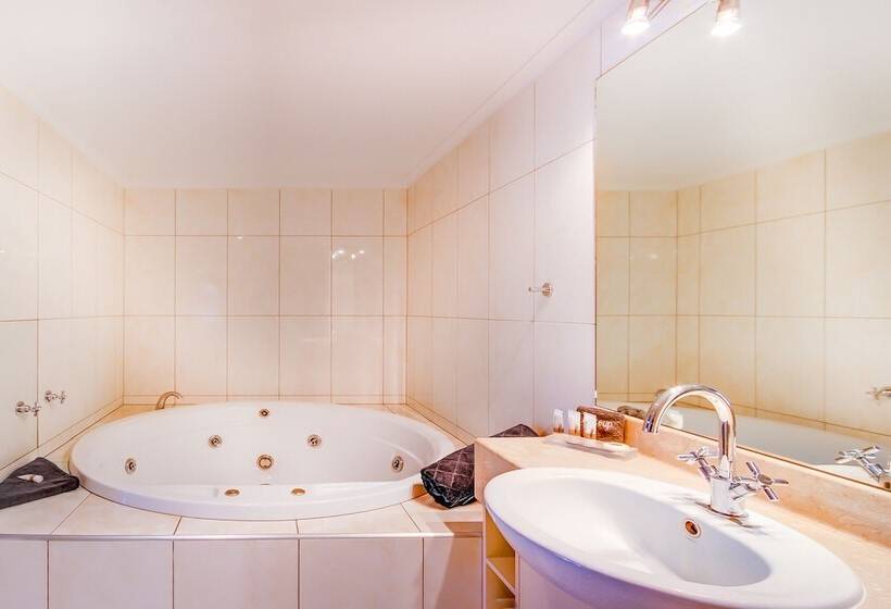 モーテル Emerald Spa Motor Inn